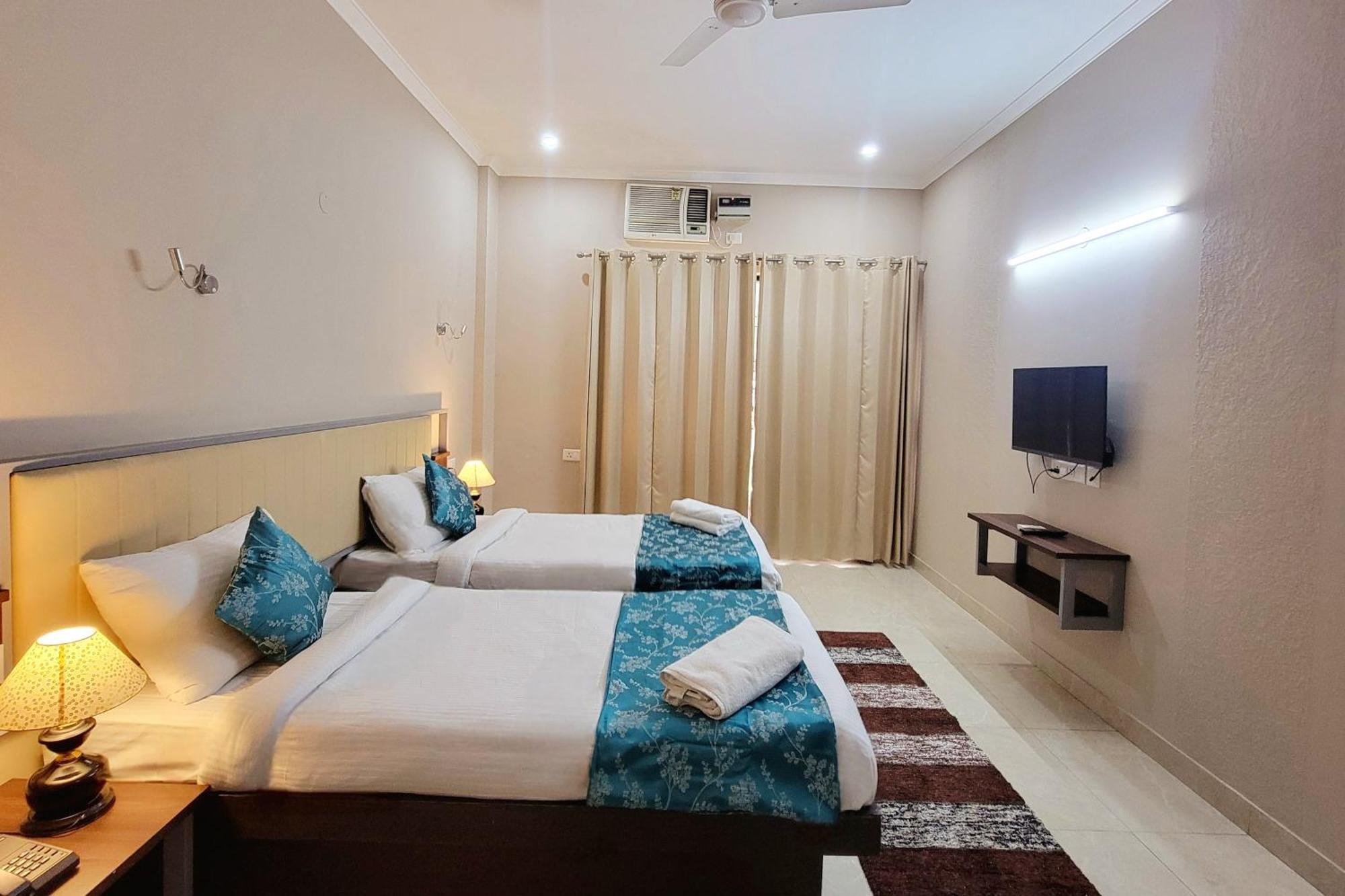 Vamsor Heights 1047 Hotel Gurgaon Eksteriør billede